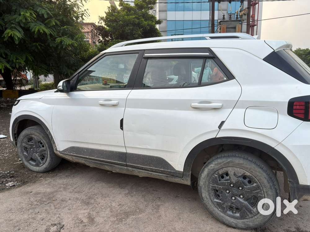 Hyundai Venue Petrol 2024