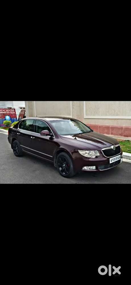 Skoda Superb 2011 Petrol 85000 Km Driven