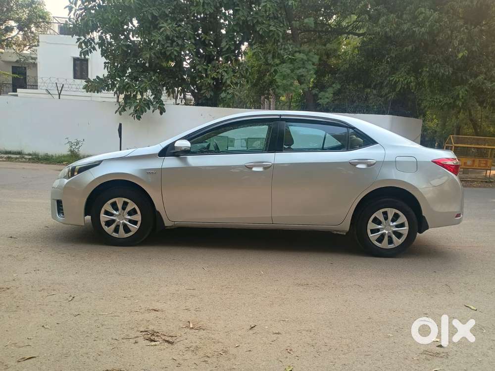 Toyota Corolla Altis 1.8 J, 2015, Petrol