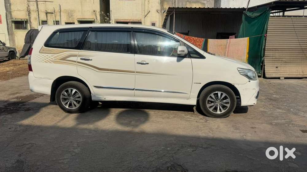 Toyota Innova 2015 Diesel Well Maintained