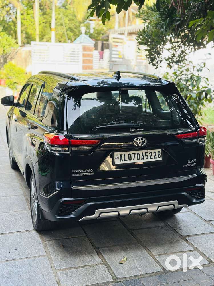 Toyota Innova Hycross 2.0 Zx (o) Hybrid 7 Str, 2023, Petrol