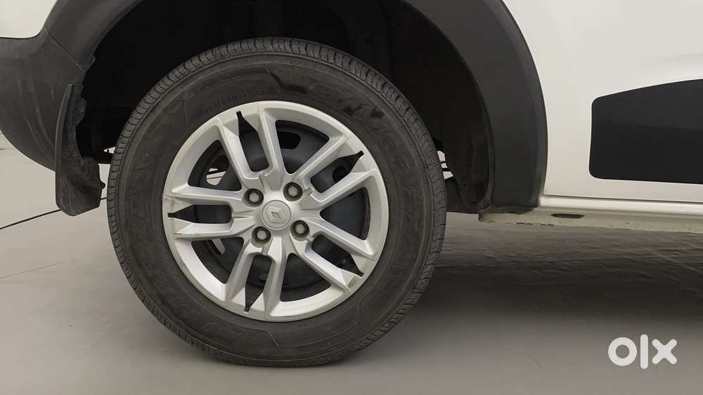 Renault Triber Rxt, 2023, Petrol