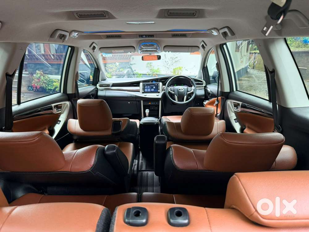 Toyota Innova Crysta 2022 Diesel 28000 Km Driven