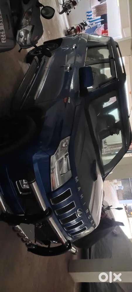 Mahindra Tuv 300 Automatic T8 Amt Topend Model,enginewarranty 500000km