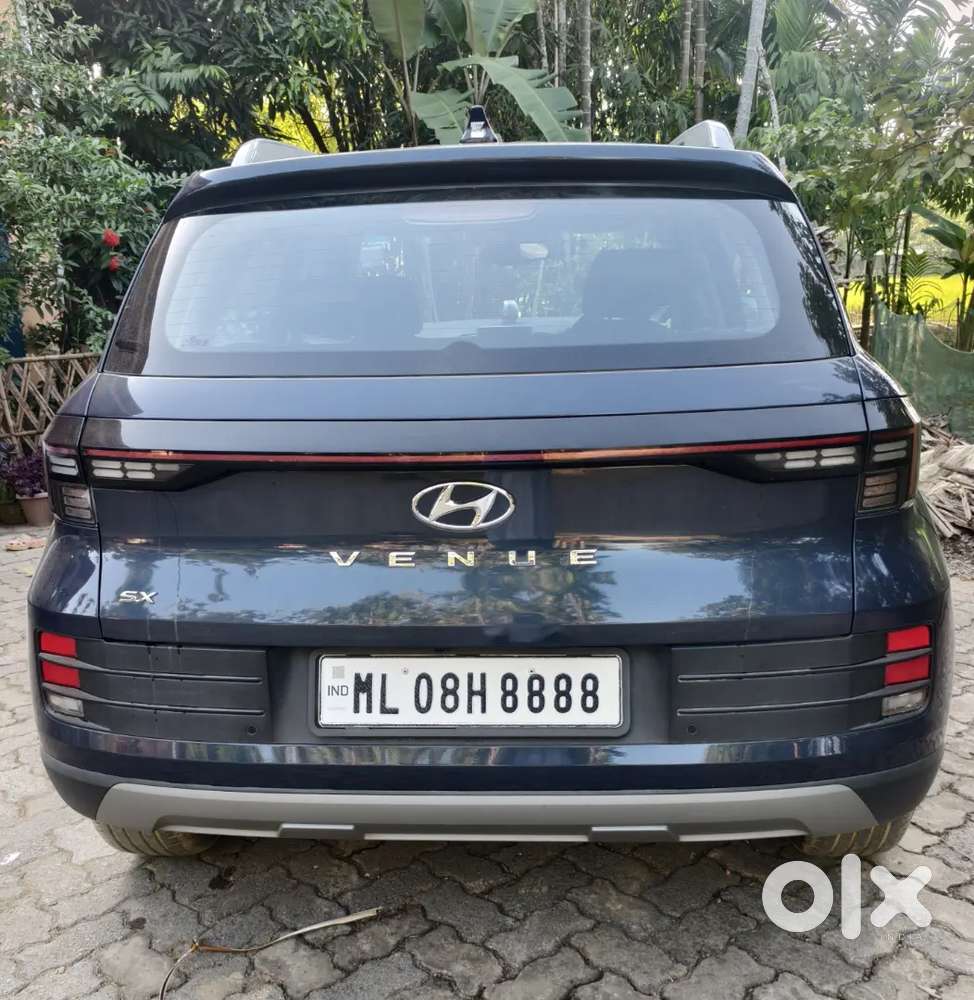 Hyundai New Venue Sx 2023 Petrol 21000 Km Driven