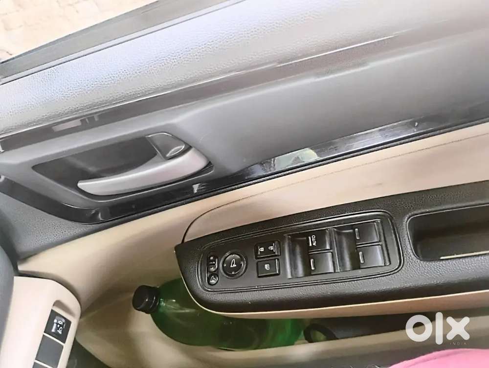 Car Chalane Wala Koi Nhi Hai. Isiliy Sell Kr Rahe Hai