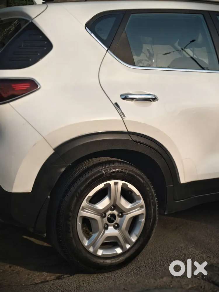 Kia Sonet 2023 Petrol 12600 Km Driven