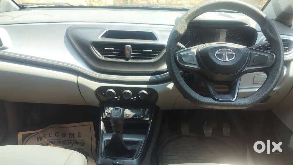Tata Altroz 1.2 Xe, 2020, Petrol