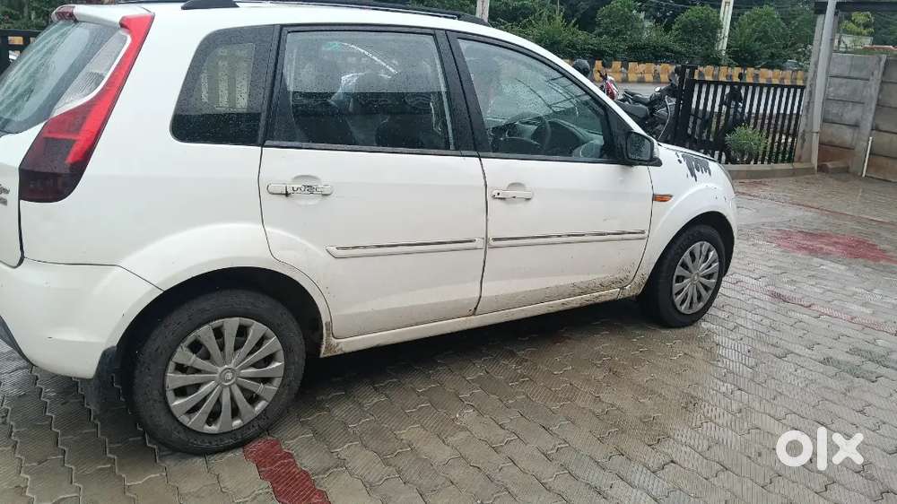 Ford Figo Base 2011 Year