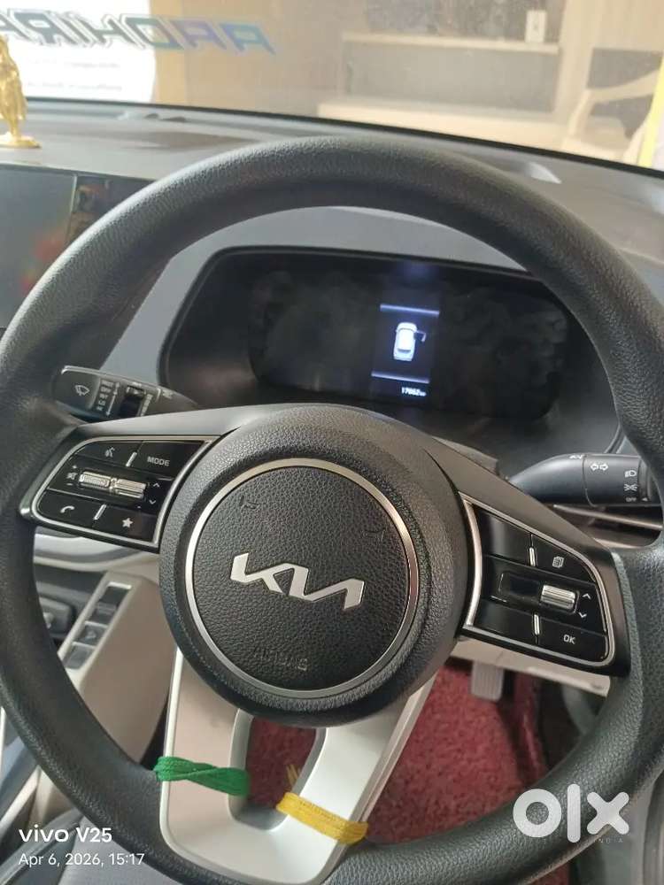 Kia Carens 2025 Petrol Well Maintained 17500km Only