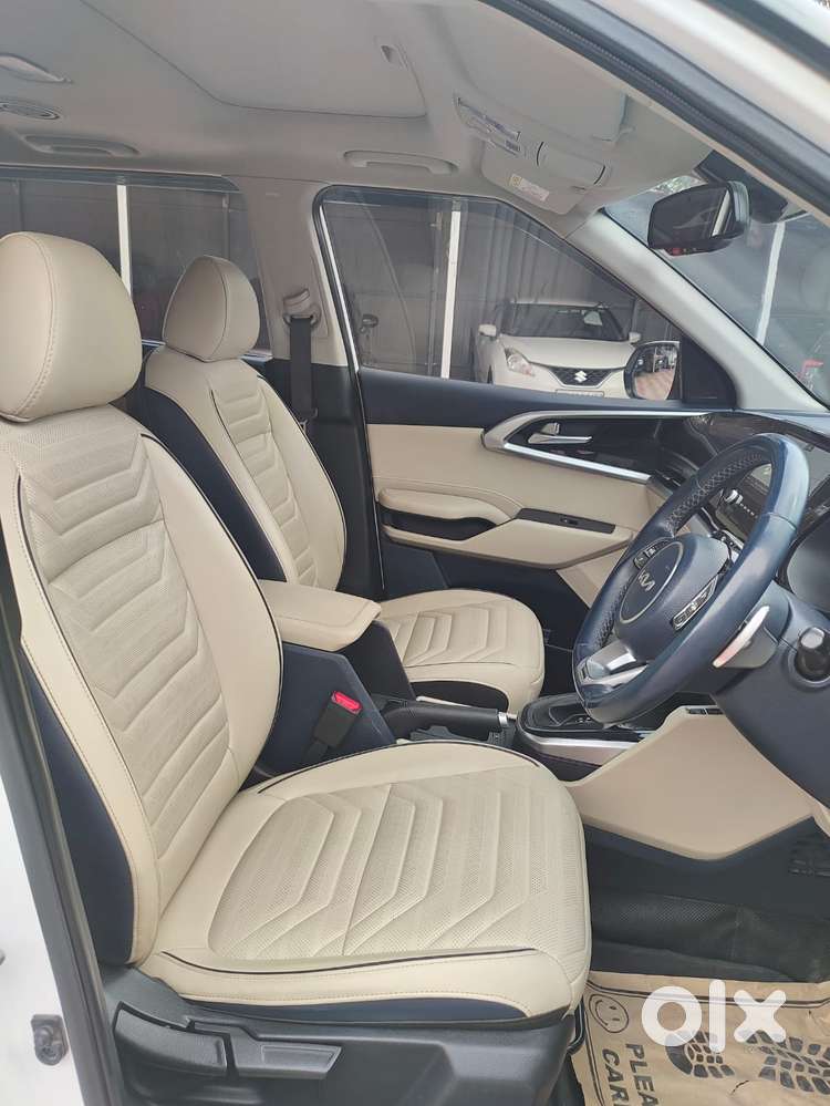 Kia Carens, 2023, Petrol