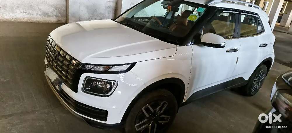 Hyundai Venue Mid-variant Turbo Model 16wheel Cruise Control Imt