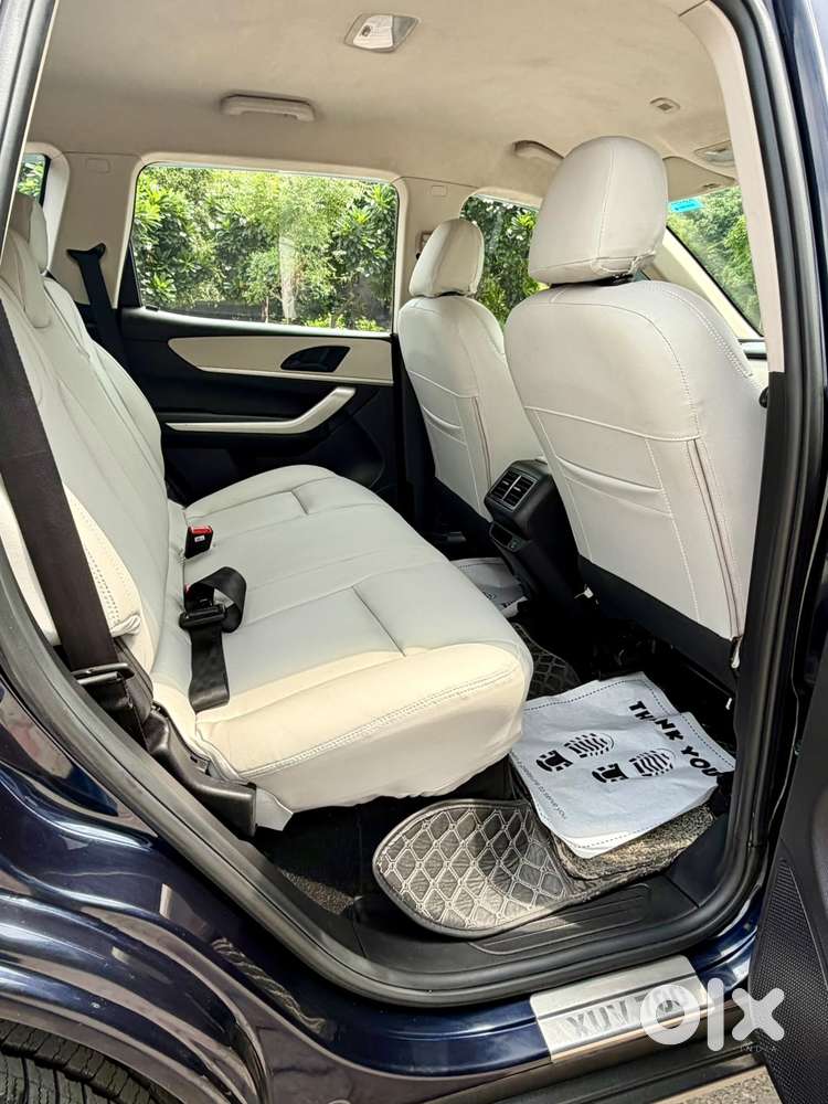 Mahindra Xuv700 2.0 Ax 5 Petrol Mt Str, 2024, Petrol