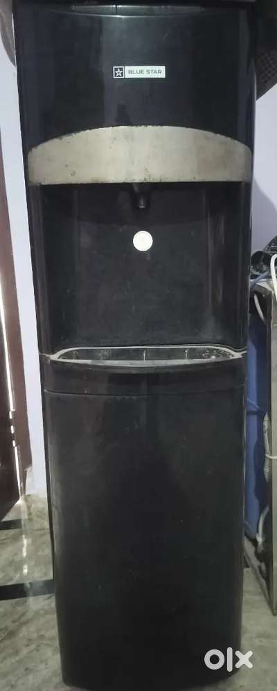 Hot and cold water dispenser machine