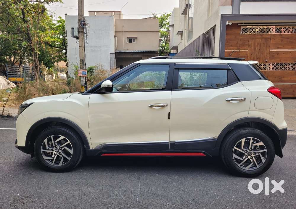 Mahindra Xuv300 1.2 W8 (o) Amt Petrol, 2023, Petrol