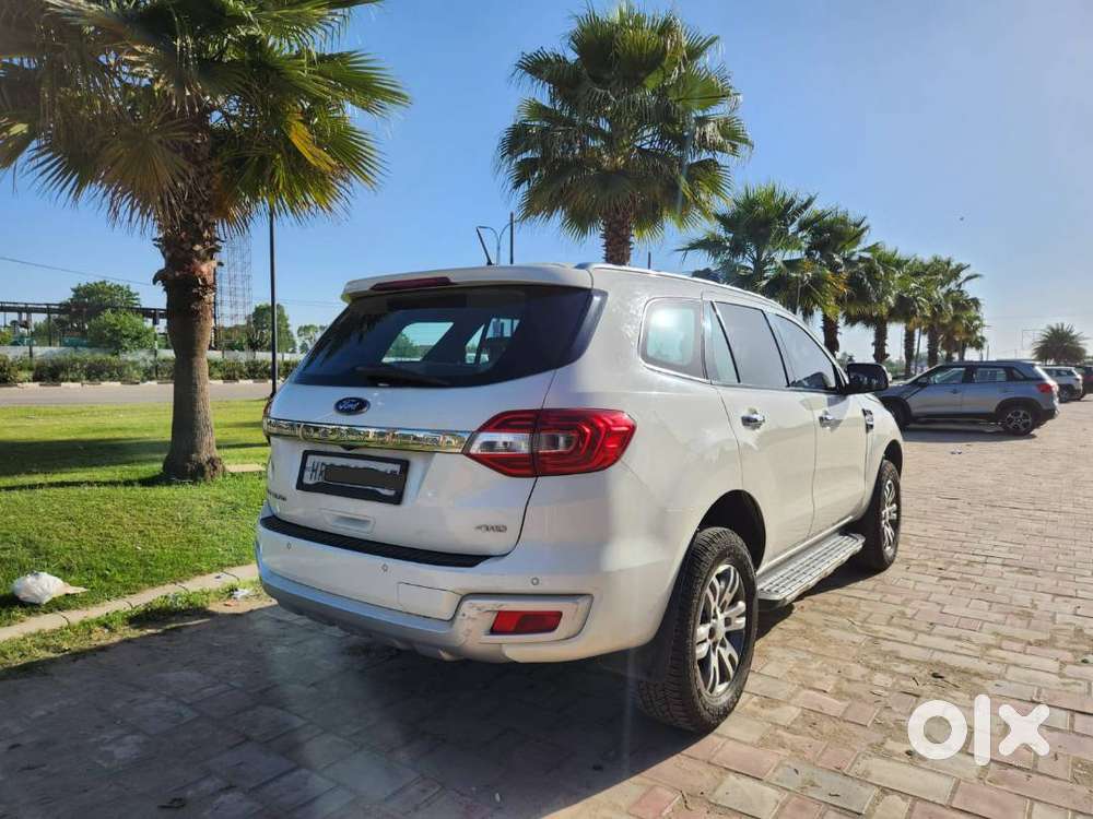 Ford Endeavour Titanium 4x4 At