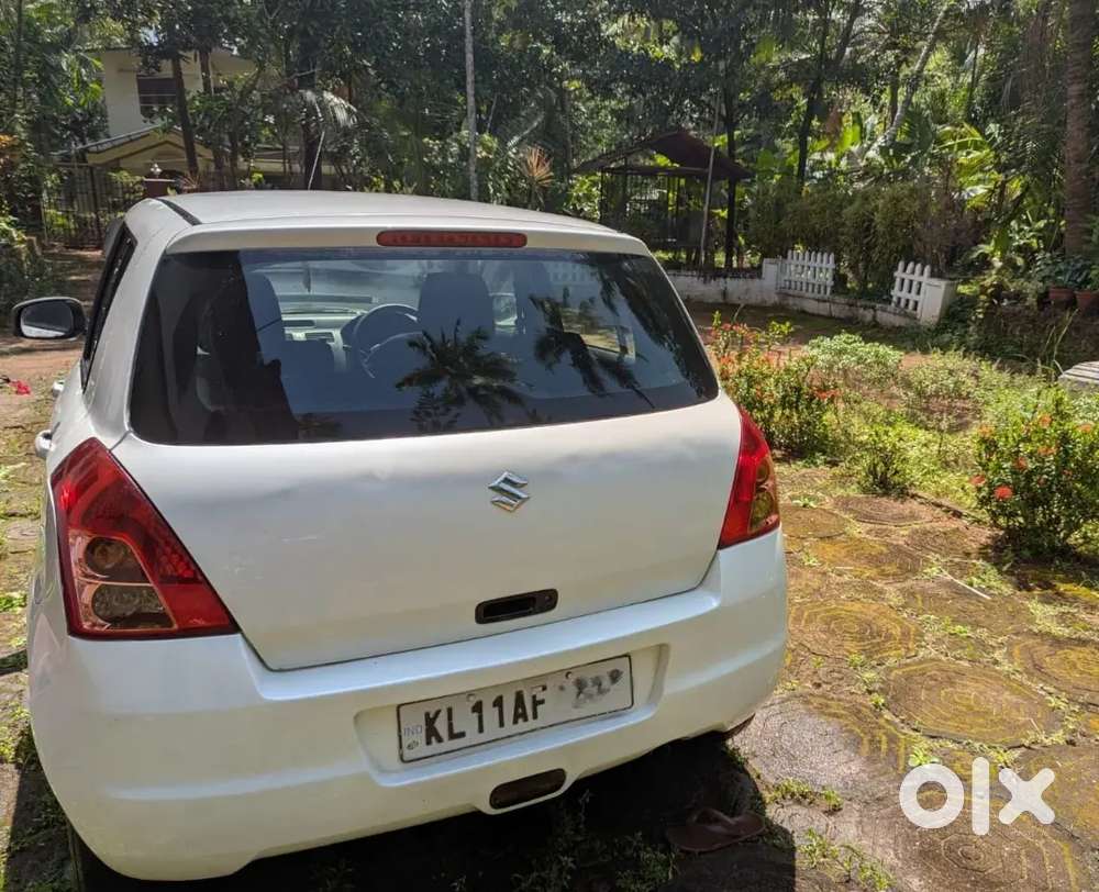 Maruthi Suzuki Swift 2010petrol 90000km Driven