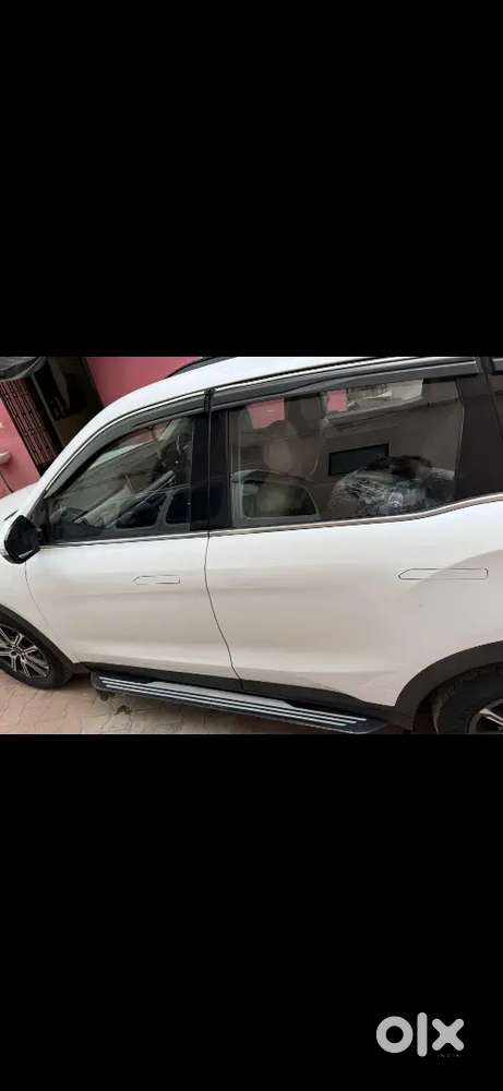Mahindra Xuv700 Ax7 2023