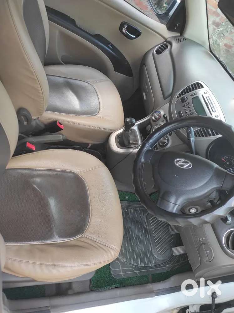 Hyundai I10 Sportz (2016) Petrol Showroom Condition Lady Owner .