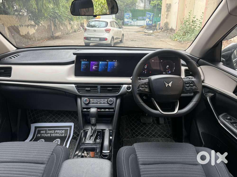 Mahindra Xuv700 2.0 Ax 5 Petrol At Str, 2025, Petrol