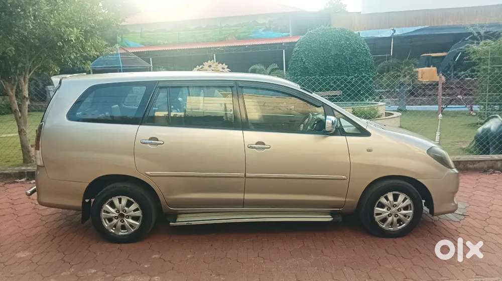 Toyota Innova 2.5 V Diesel 2011 Car For Sale