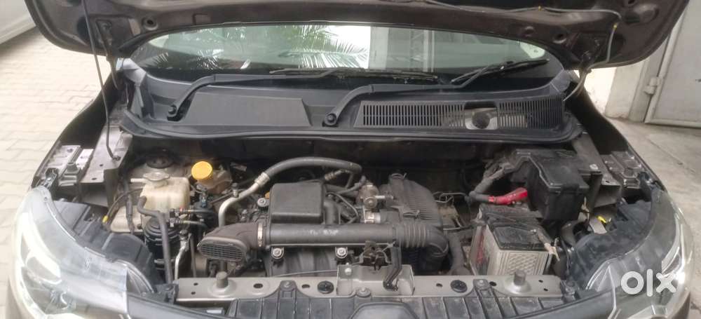 Renault Triber Rxz, 2023, Petrol