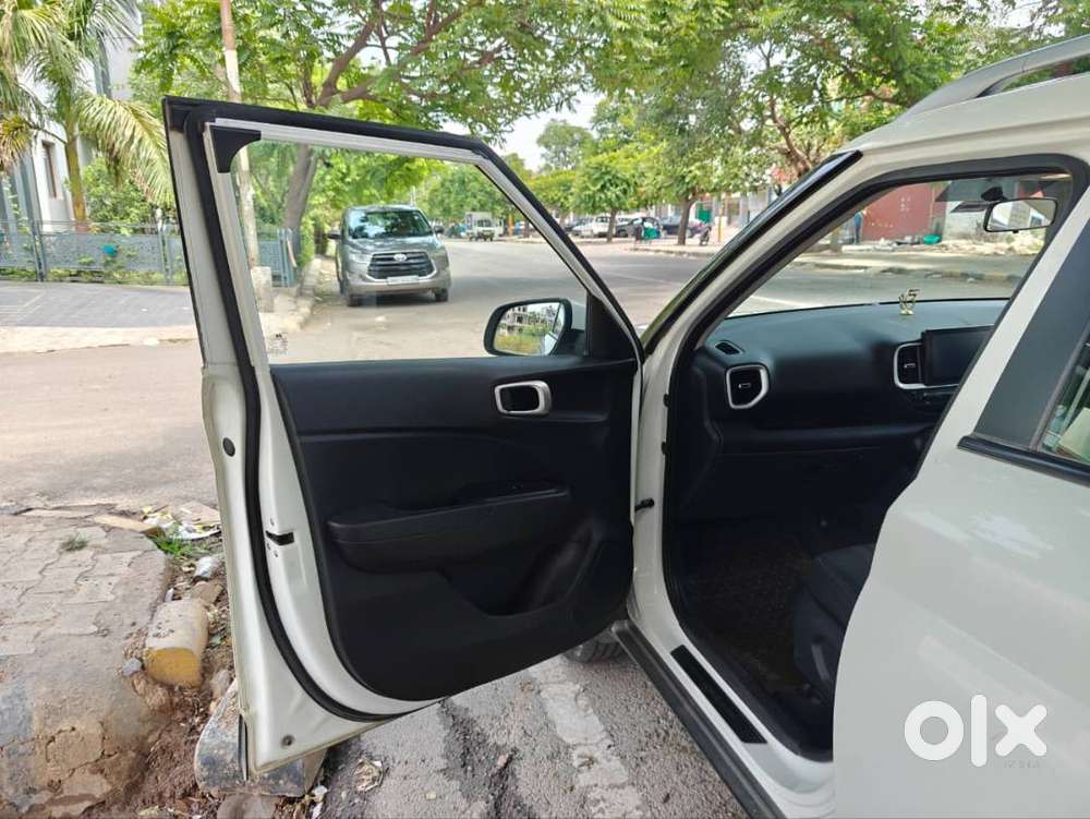 Hyundai Venue 2020 Petrol Well Maintained