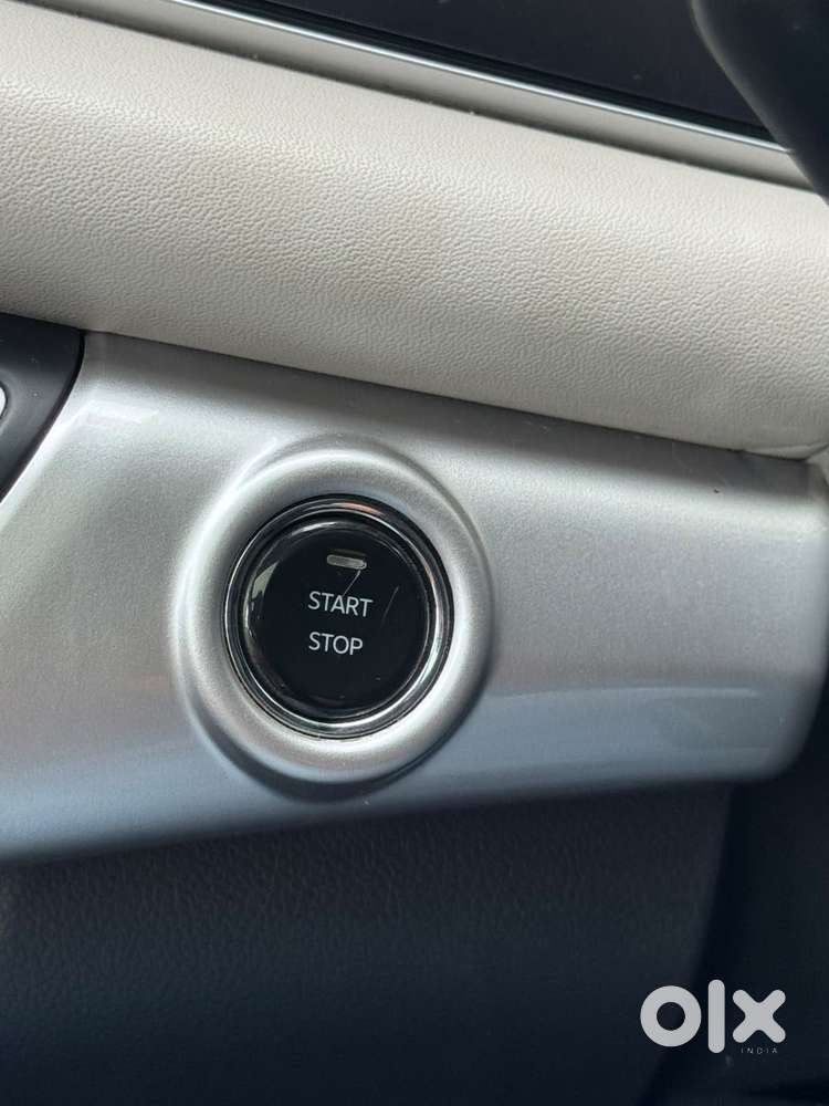 Mahindra Xuv700 2.2 Ax 7 Diesel At Luxury Pack Str Awd, 2022, Electr..