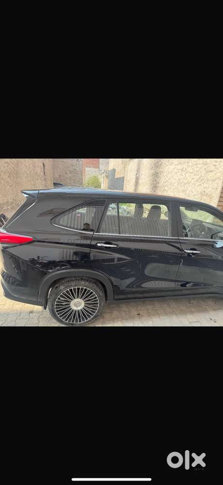 Toyota Innova Hycross 2023