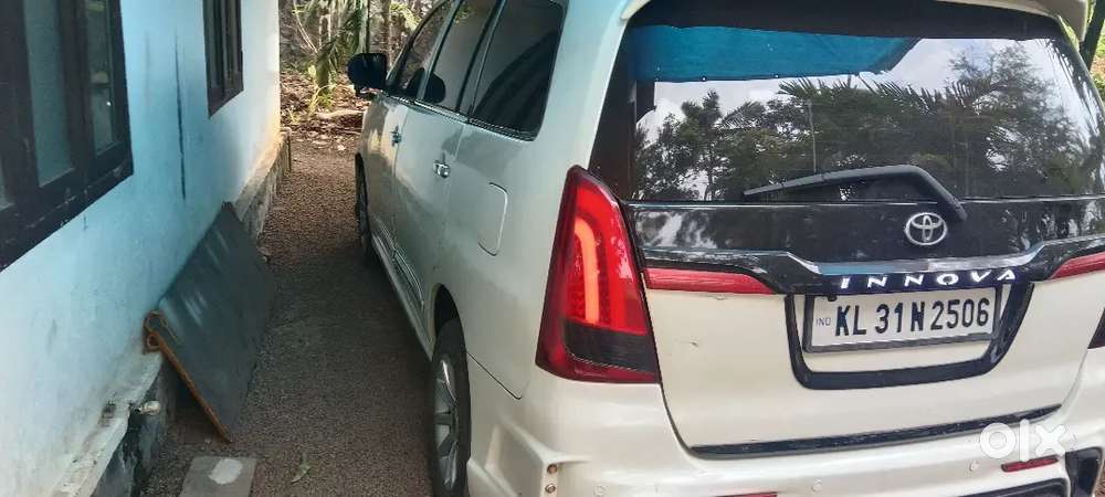 Toyota Innova Hycross 2009 Diesel 210000 Km Driven