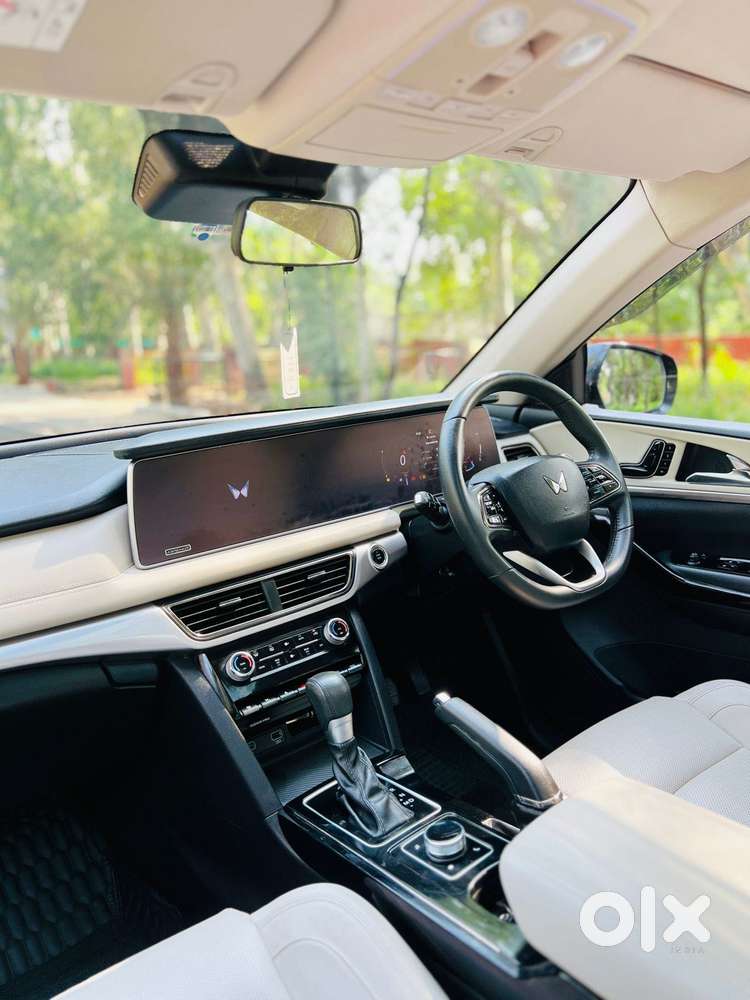 Mahindra Xuv700 2.2 Ax 7 Diesel At Str, 2024, Diesel