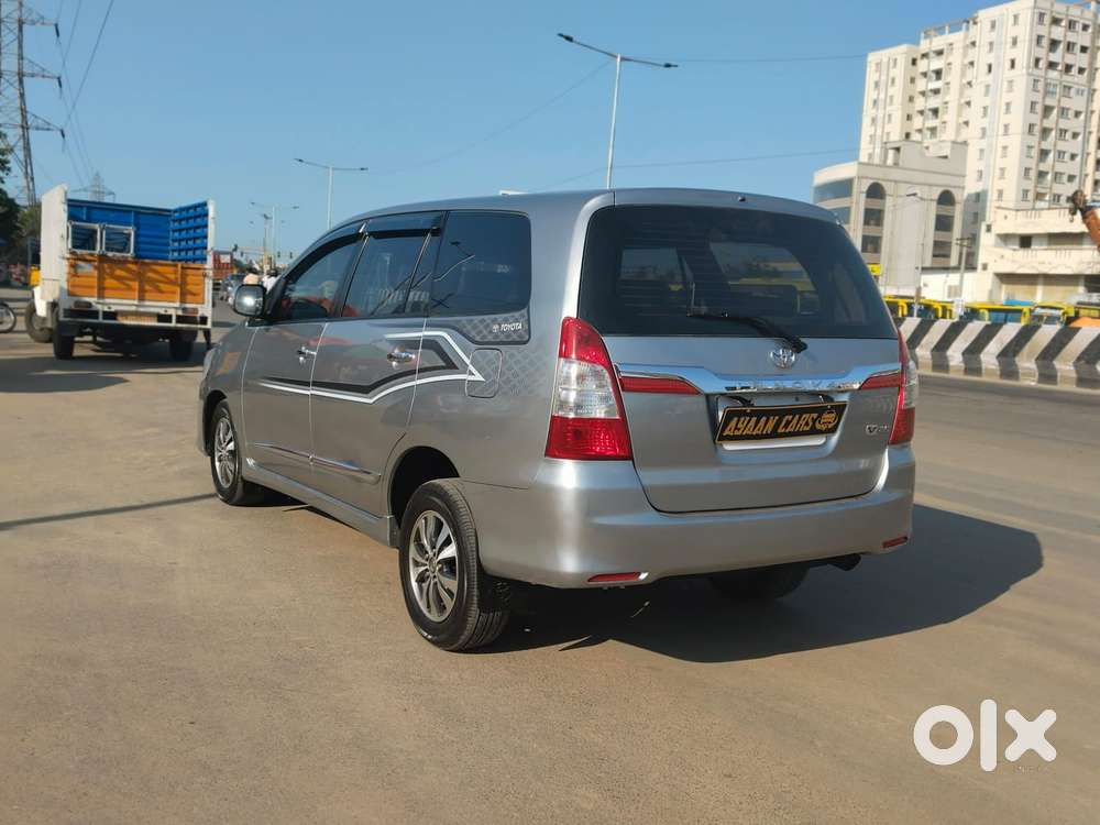 Toyota Innova 2.5 Vx 8 Seater Bs Iv, 2015, Diesel