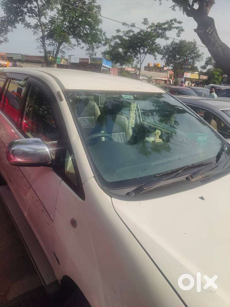 Toyota Innova Crysta 2011 Diesel 150000 Km Driven