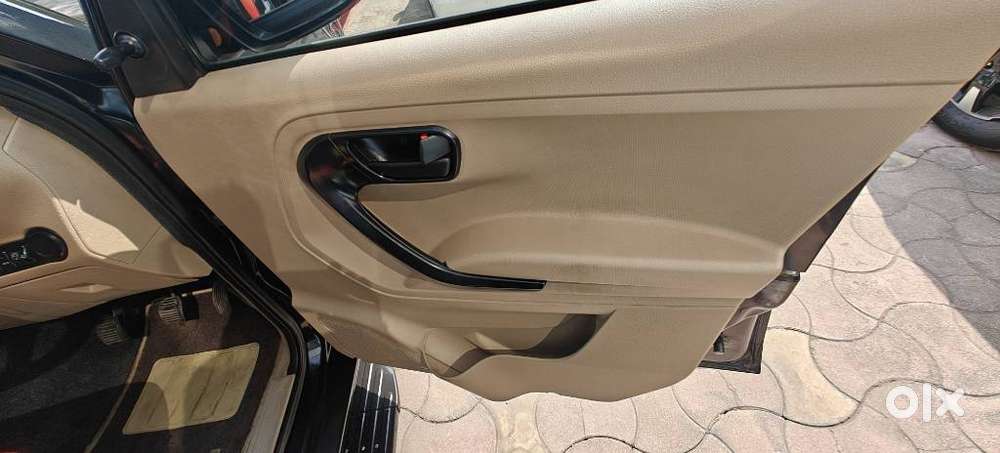 Mahindra Tuv 300 T6 Plus, 2016, Diesel