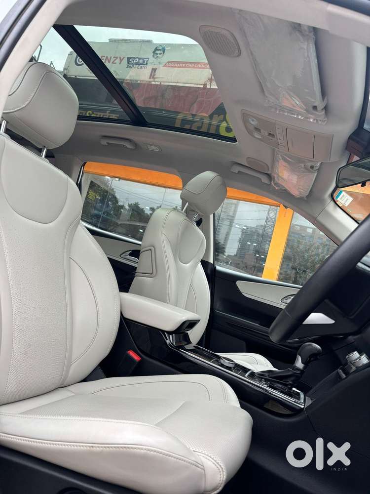 Mahindra Xuv700 2.2 Ax 7 Diesel At Luxury Pack Str, 2023, Diesel