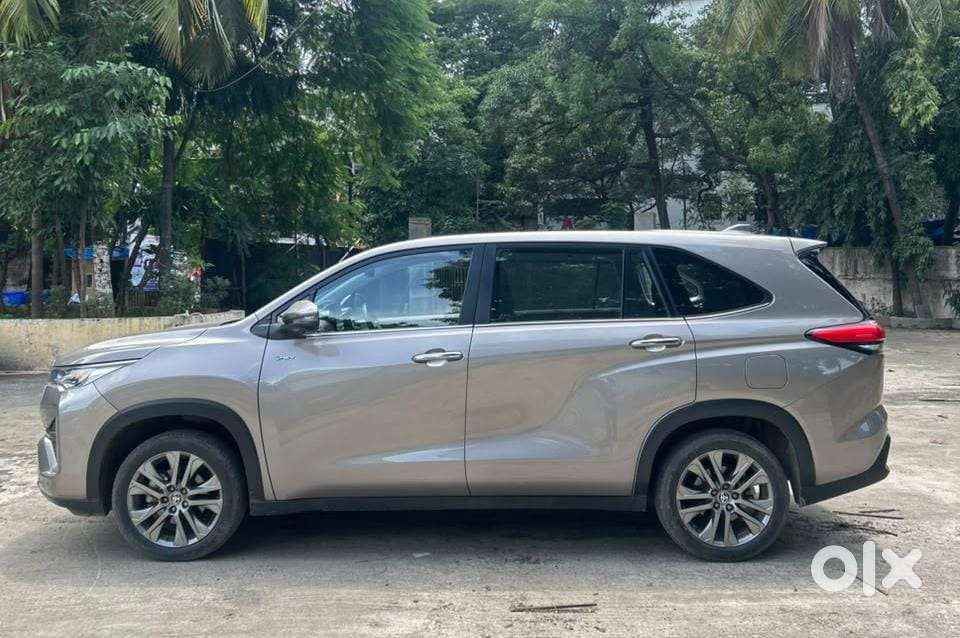 Toyota Innova Hycross 2.0 Zx (o) Hybrid 7 Str, 2025, Petrol