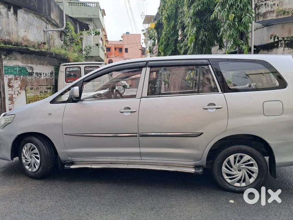 Toyota Innova 2.5 G (diesel) 8 Seater Bs Iv, 2016