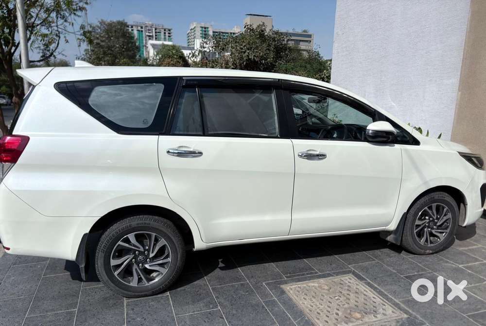 Toyota Innova Crysta 2.7 V, 2023, Petrol