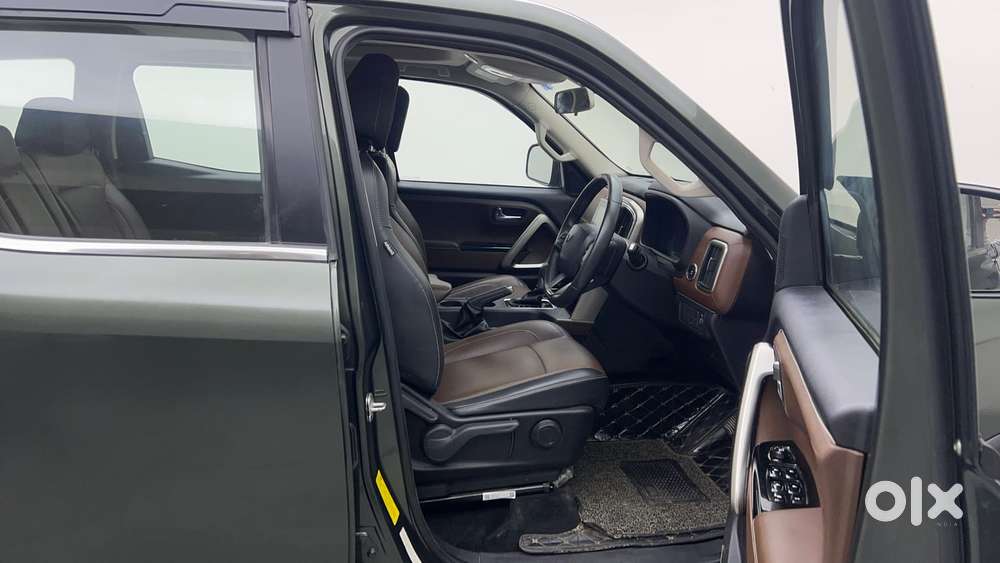 Mahindra Scorpio N Z8 Petrol At 7 Str, 2023, Petrol