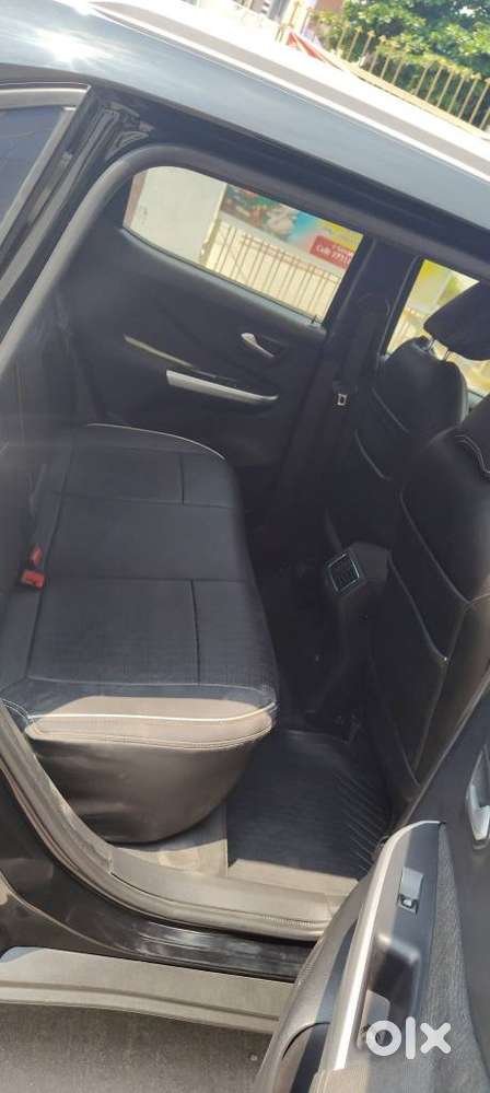 Nissan Magnite 1.0 Xv Premium, 2023, Petrol