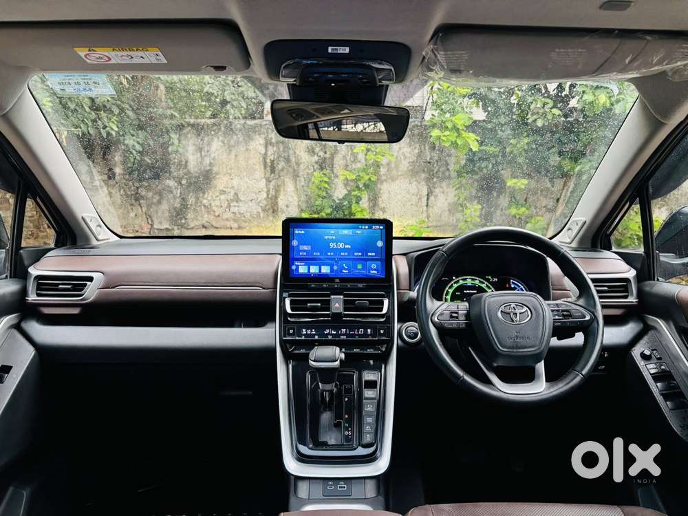 Toyota Innova Hycross 2.0 Zx (o) Hybrid 7 Str, 2025, Petrol