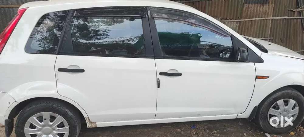 Ford Figo 1.2 Trend 2013
