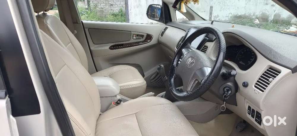 Toyota Innova 2.5 V 2014