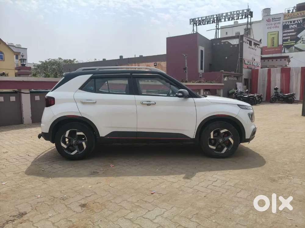 Hyundai Venue 2020 Petrol 53653 Km Driven