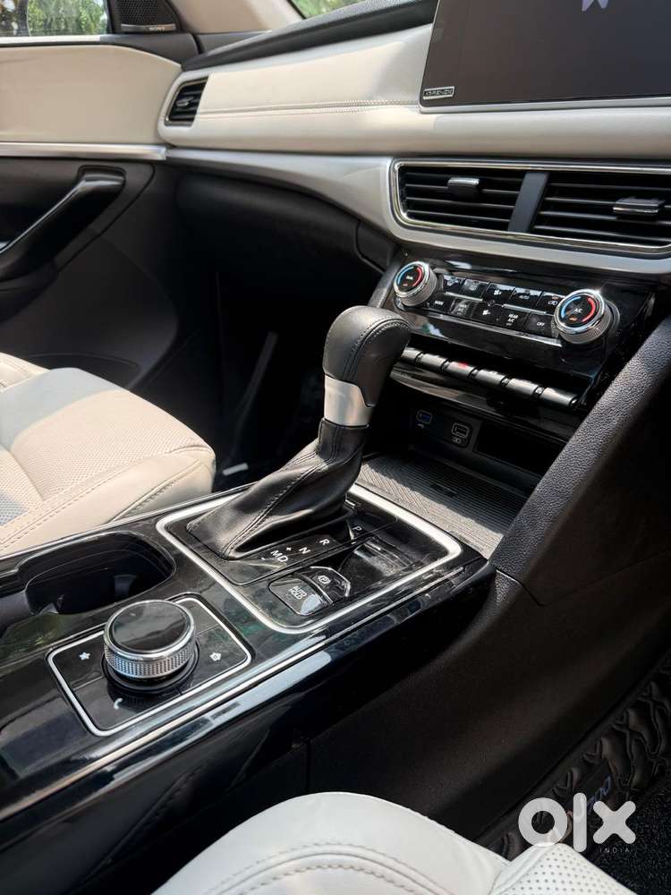 Mahindra Xuv700 2.0 Ax 7 Petrol At Luxury Pack Str, 2026, Petrol