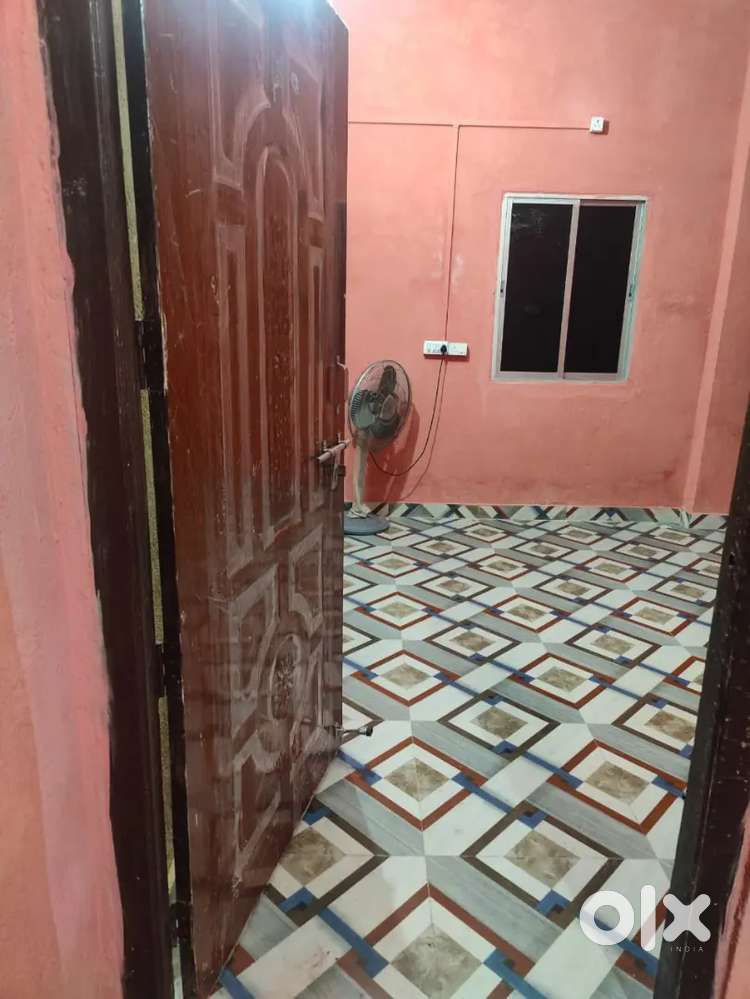 1 bhk 1,bedroom,1 balkani,1bathroom,1hall,1kitchen