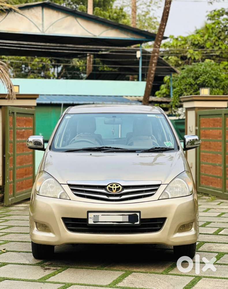 Toyota Innova 2011