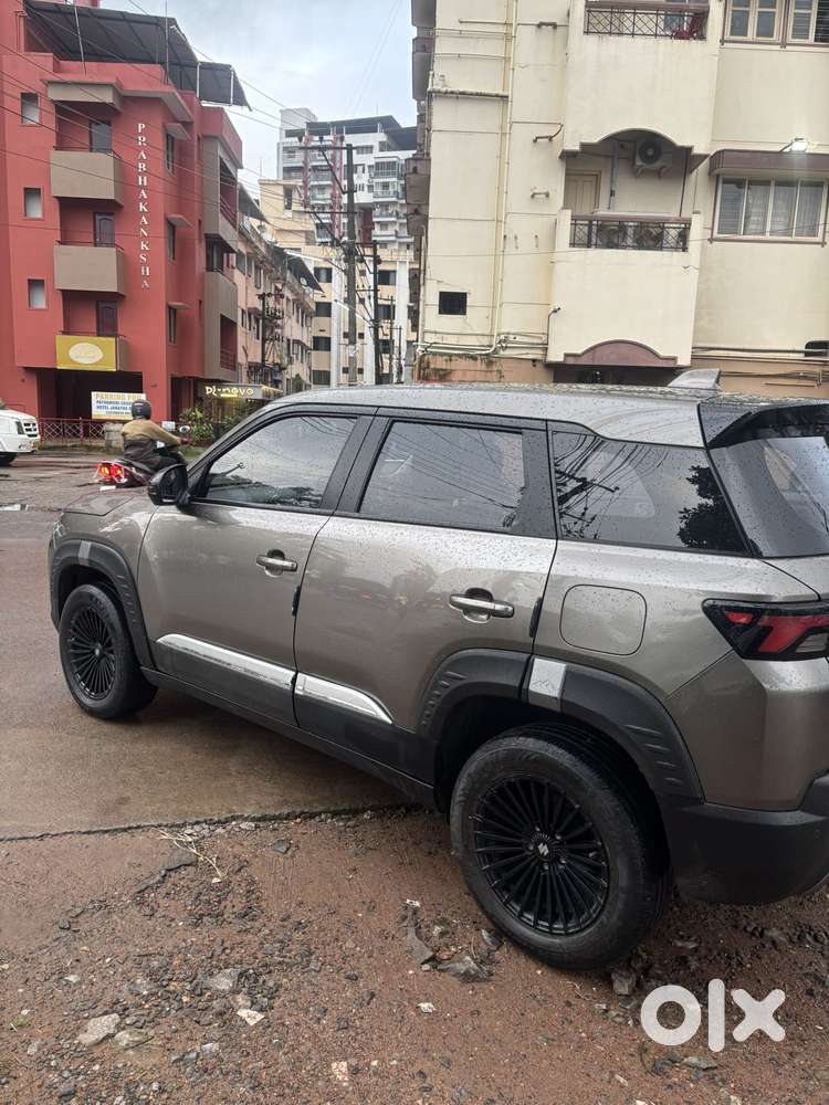 Maruti Suzuki Brezza 1.5 Lxi Smart Hybrid, 2024, Petrol