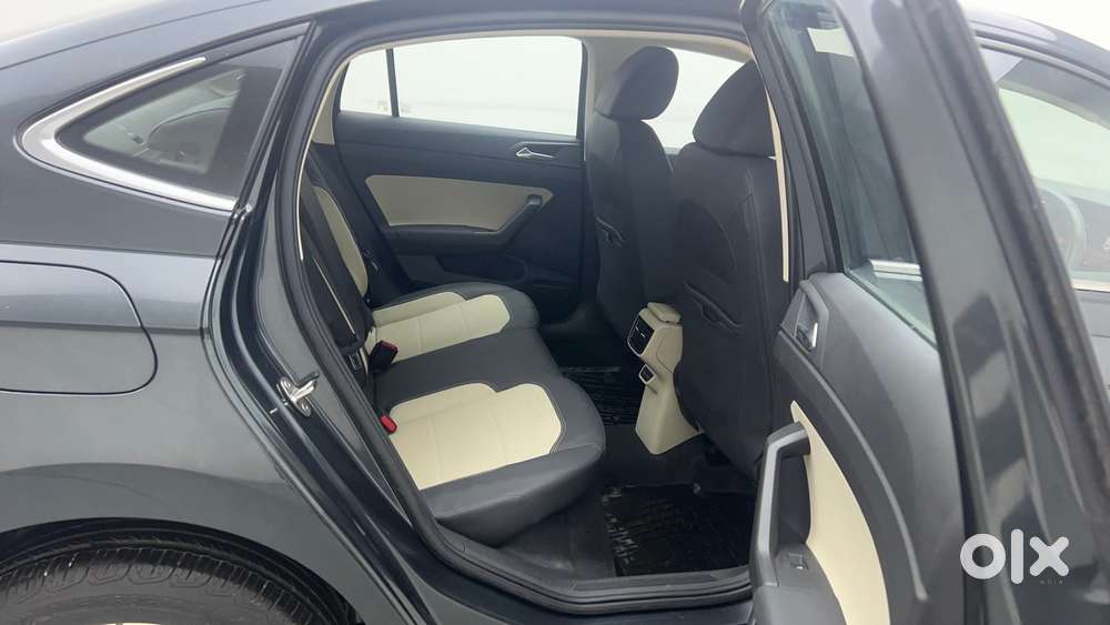 Skoda Slavia Style 1.0l Tsi Mt, 2023, Petrol