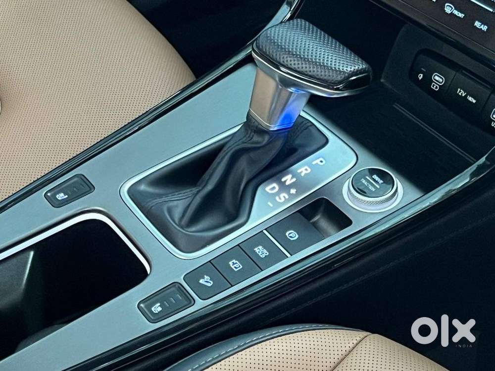 Hyundai Alcazar 2.0 Signature (o) Petrol At 7 Str, 2024, Petrol